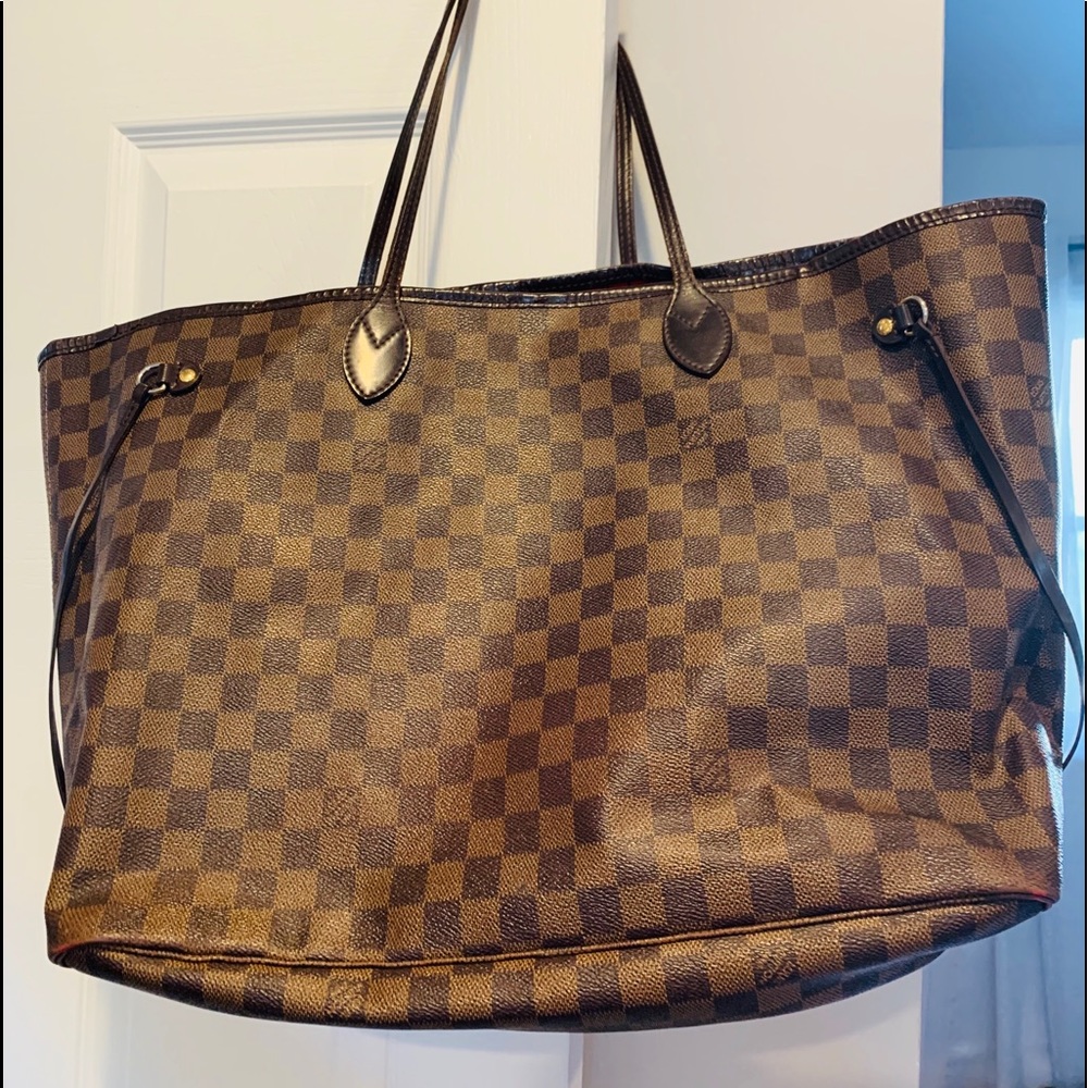 Authentic Louis Vuitton never fill bag
